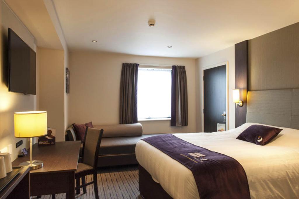 Premier Inn High Wycombe/Beaconsfield 외부 사진