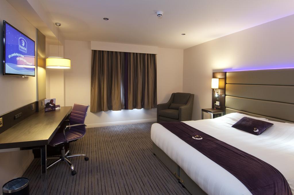 Premier Inn High Wycombe/Beaconsfield 외부 사진