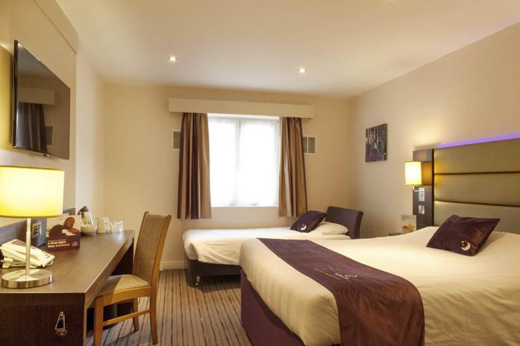 Premier Inn High Wycombe/Beaconsfield 외부 사진