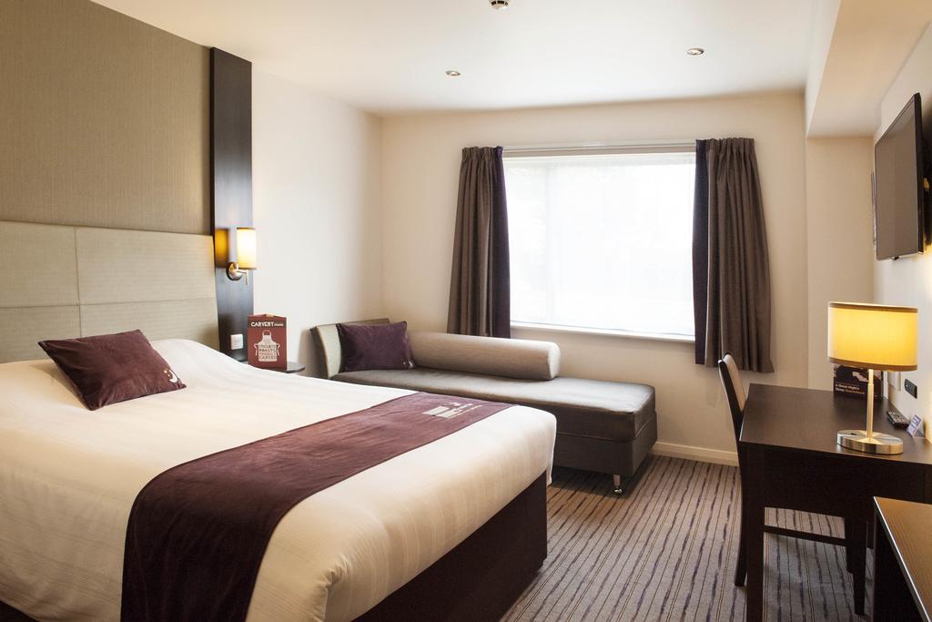 Premier Inn High Wycombe/Beaconsfield 외부 사진