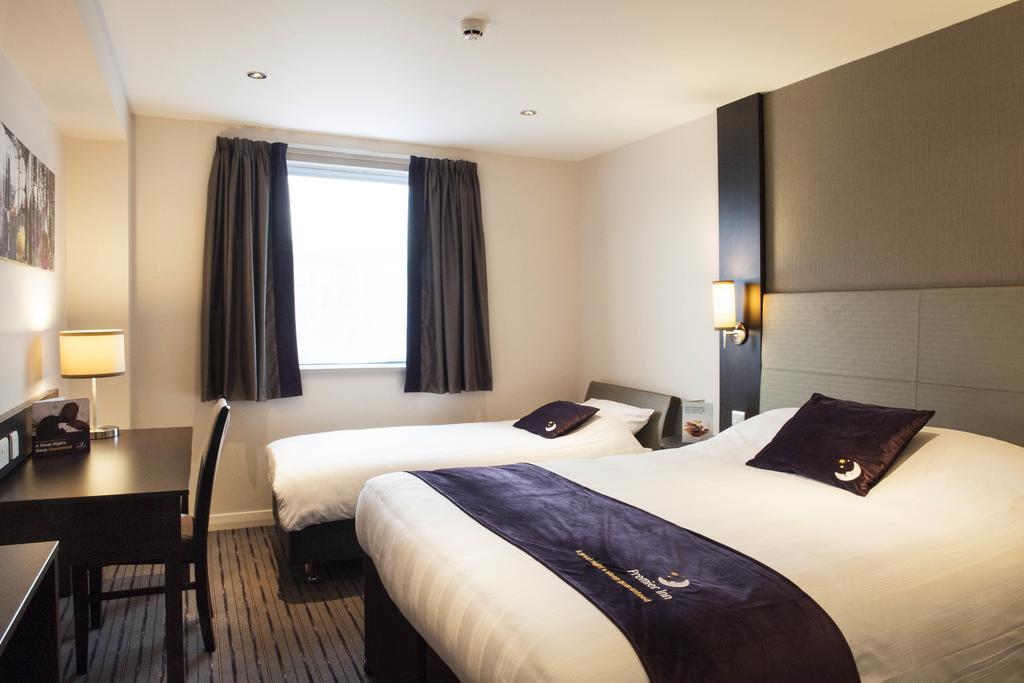 Premier Inn High Wycombe/Beaconsfield 외부 사진