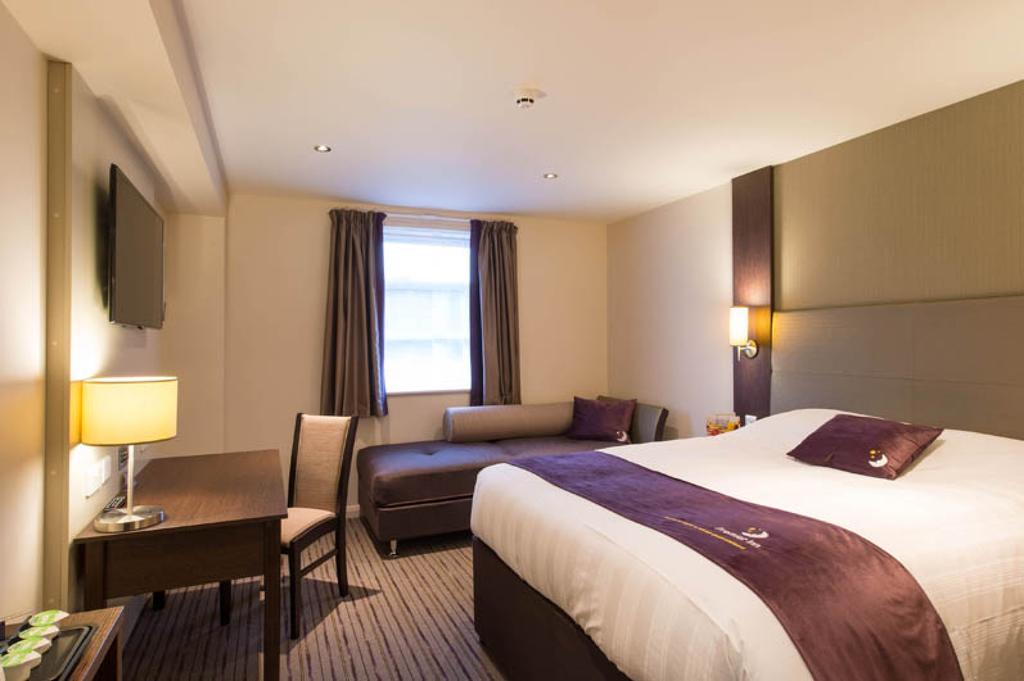 Premier Inn High Wycombe/Beaconsfield 외부 사진