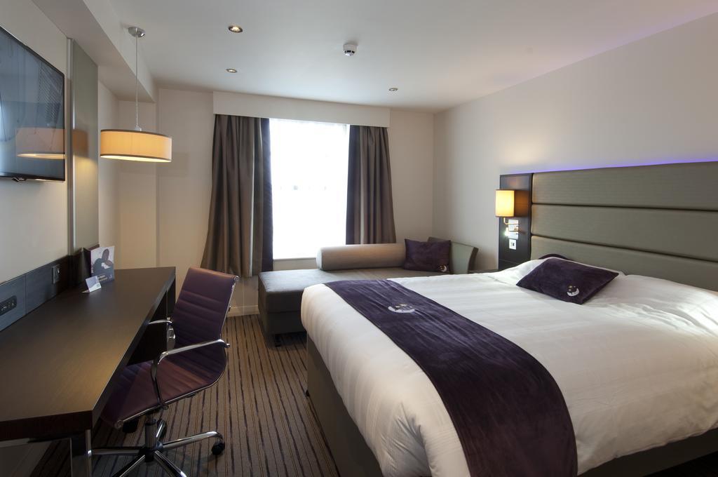 Premier Inn High Wycombe/Beaconsfield 외부 사진