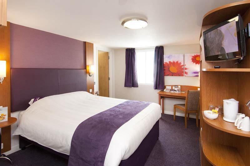 Premier Inn High Wycombe/Beaconsfield 외부 사진