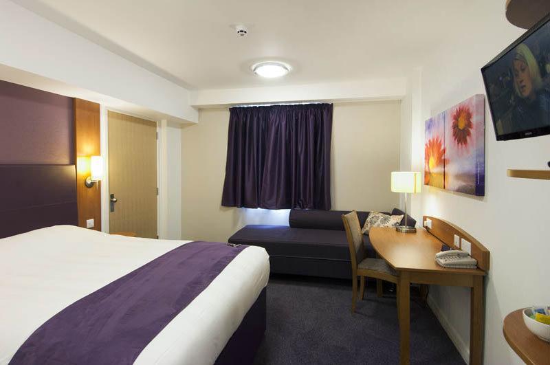 Premier Inn High Wycombe/Beaconsfield 외부 사진